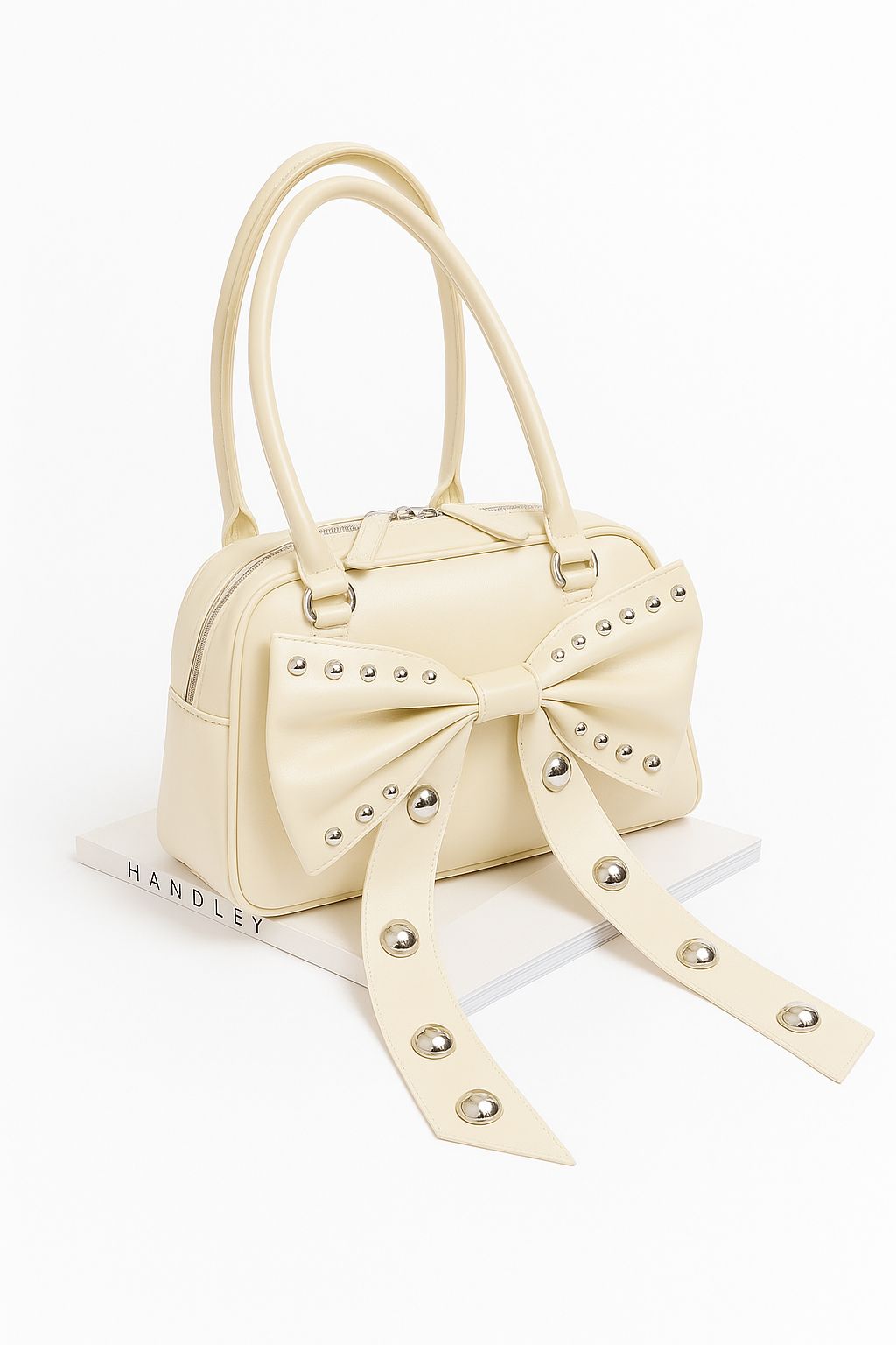 Fiyonk Zımba Detaylı Omuz Çantası