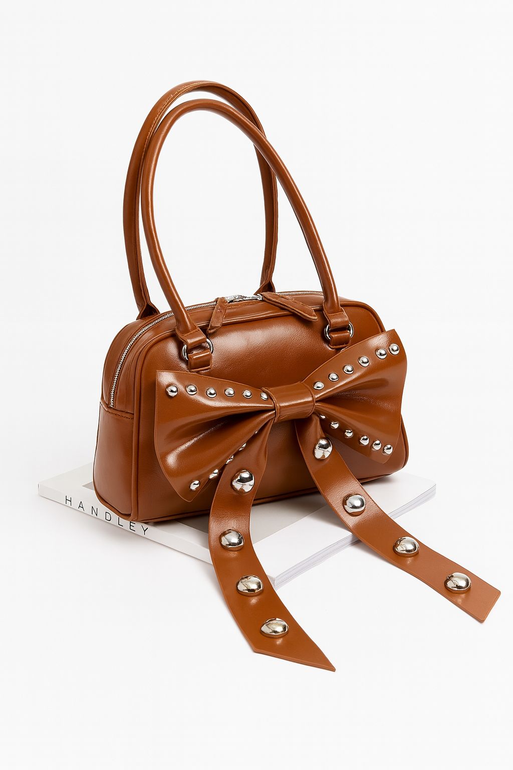 Fiyonk Zımba Detaylı Omuz Çantası