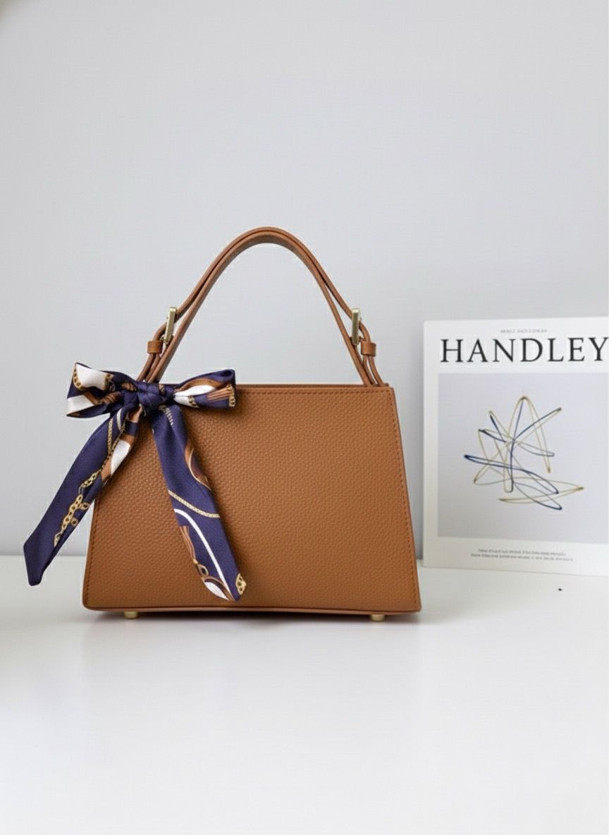 FULAR DETAYLI ŞIK TASARIMLI ÇANTA