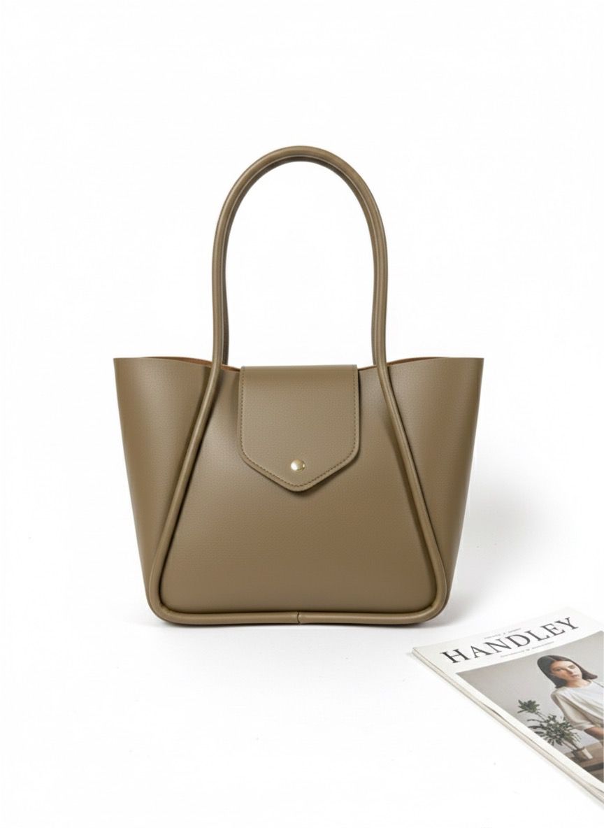 KAPAK DETATLI ŞIK TASARIMLI ELDEN TUTMALI ÇANTA