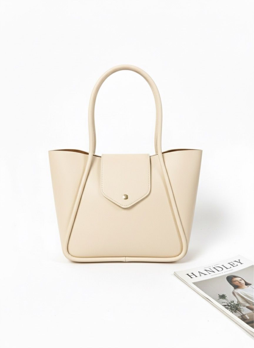 KAPAK DETATLI ŞIK TASARIMLI ELDEN TUTMALI ÇANTA