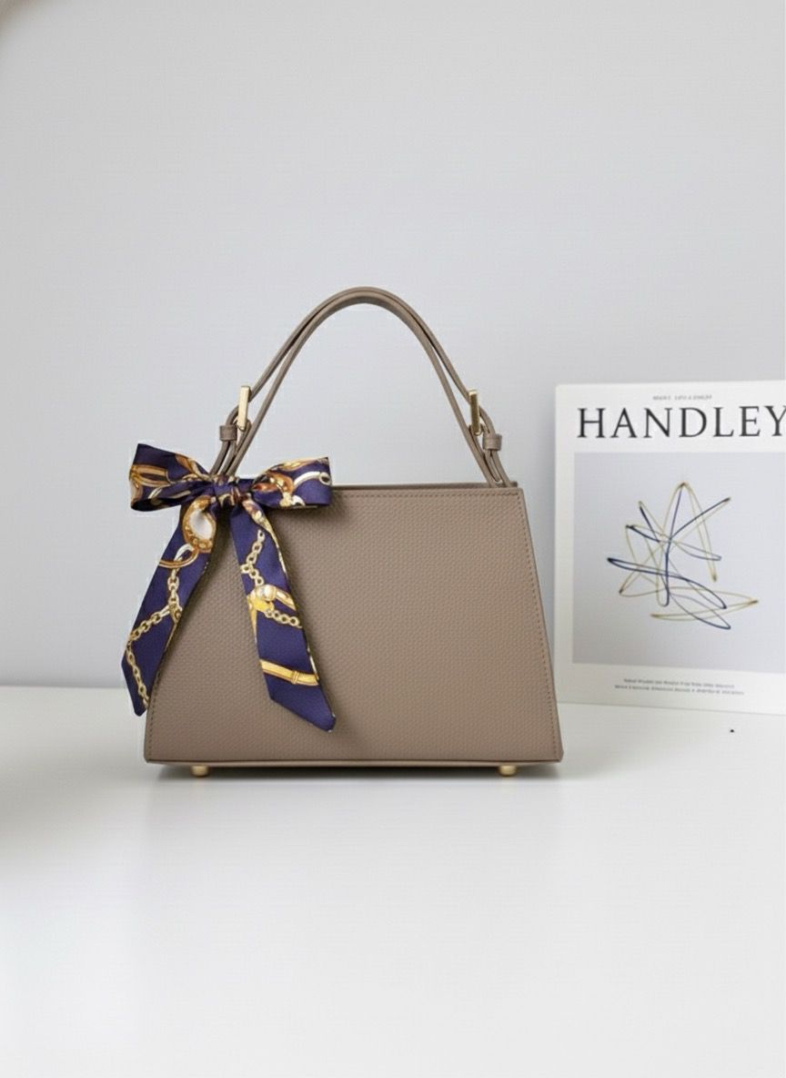 FULAR DETAYLI ŞIK TASARIMLI ÇANTA